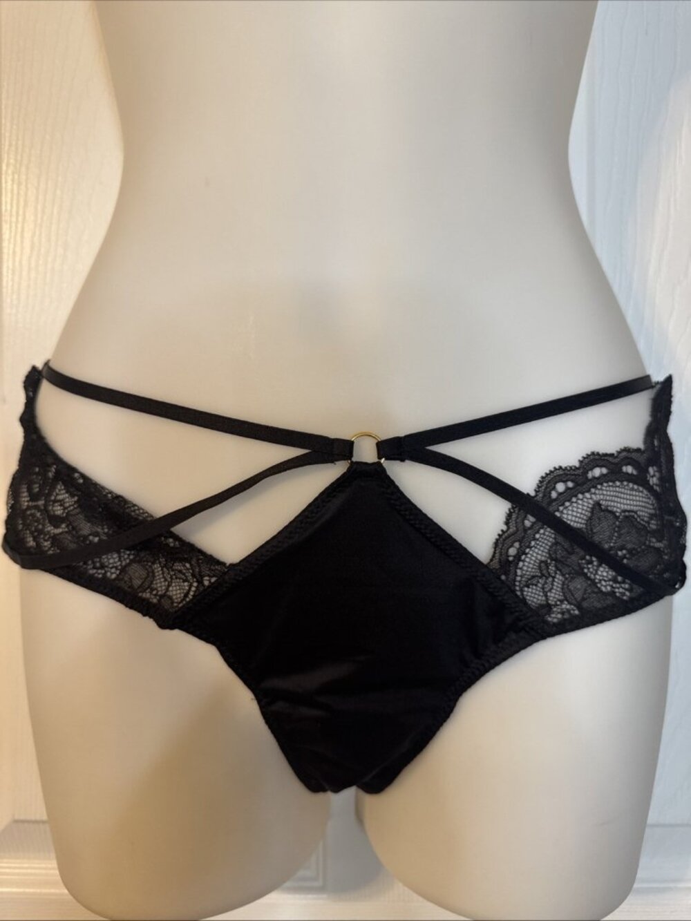 VICTORIA'S SECRET M BLACK SILKY CUT OUT FRONT CHEEKY STRAPPY CHARM PANTIES NWT